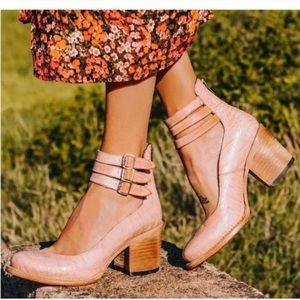 Freebird Shoes Randi in Pink Croco size 7, never worn, Rare!